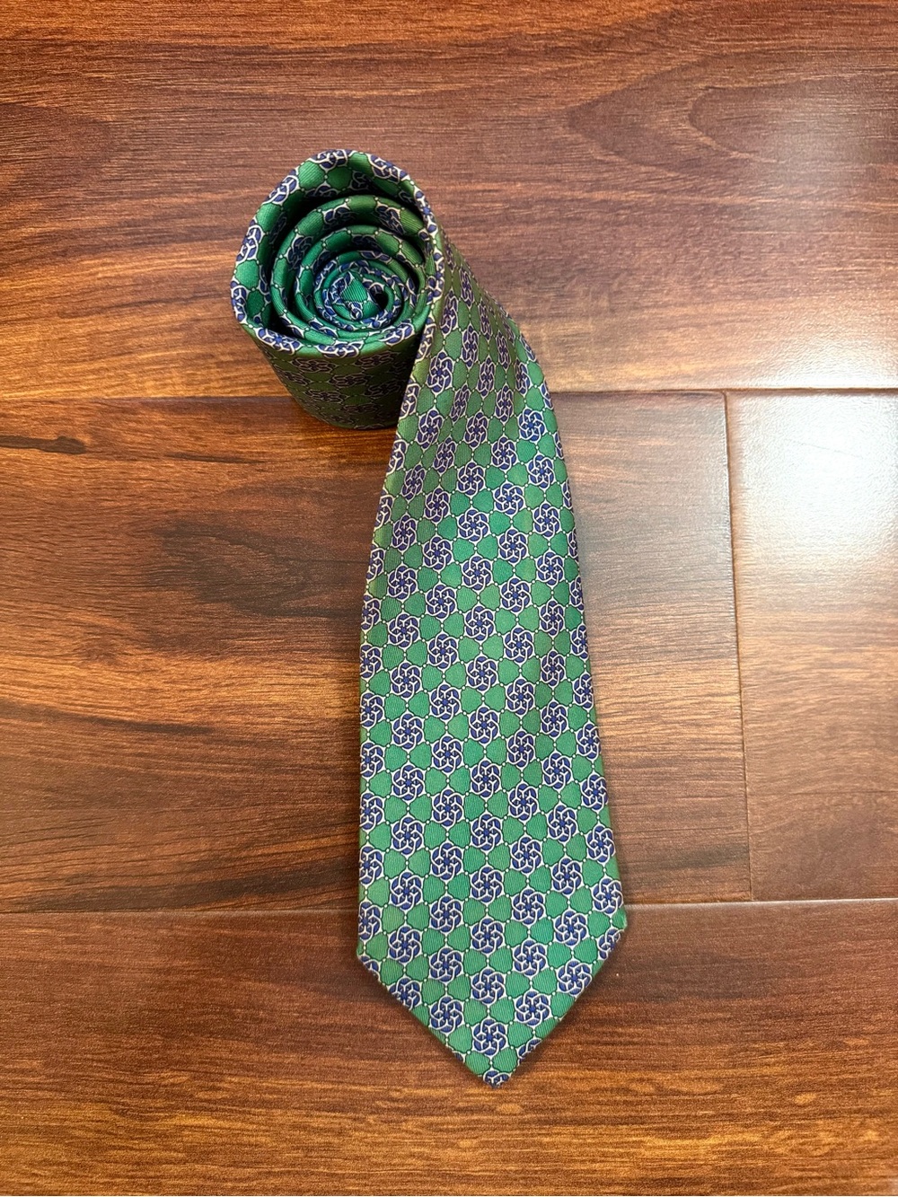 Hermès Green Silk Tie with Blue Geometric Pattern